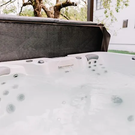 Private Seaside House With Hottub And Sauna * 派尔努